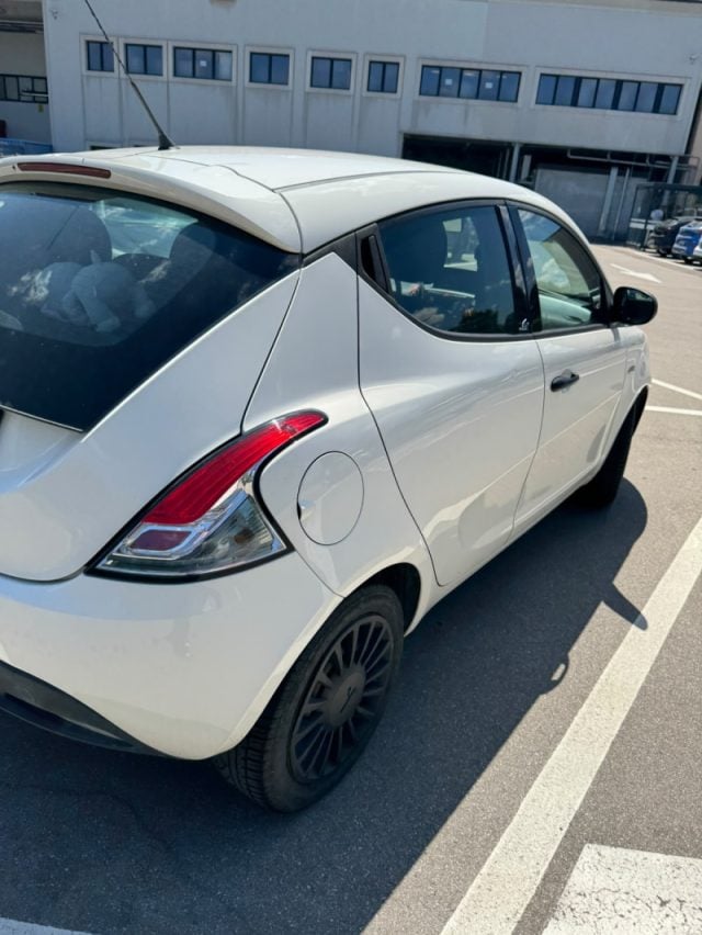 Lancia Ypsilon 1.2 69 CV 5 porte GPL Ecochic Elefantino Blu - foto 2 di 4