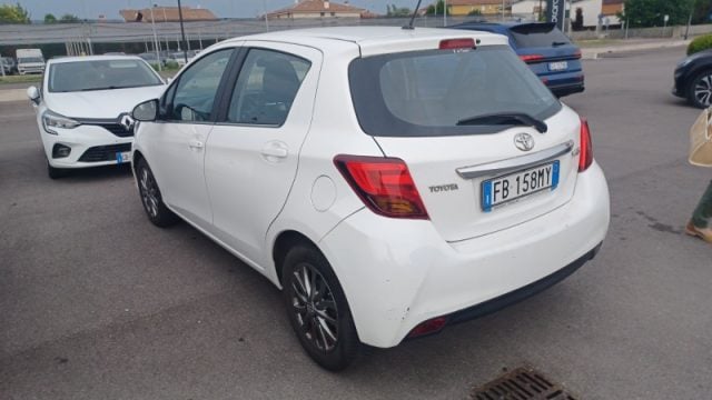 Toyota Yaris 1.0 5 porte Cool - foto 2 di 4