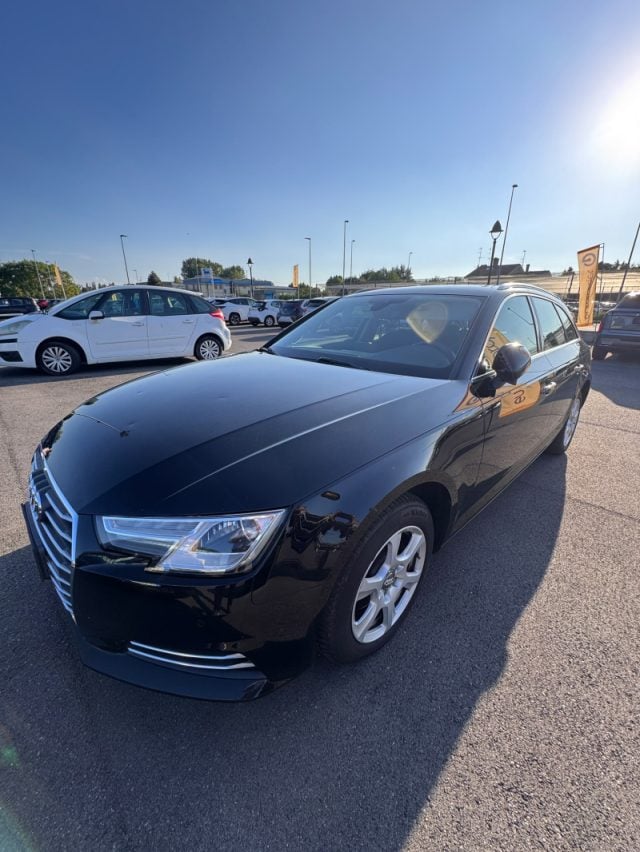 Audi A4 Avant 2.0 TDI 122 CV S tronic Business, del 2017, 260.000 km, in vendita a Pieve Di Cento (BO)
