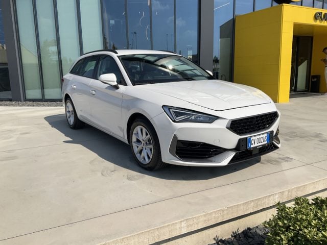 SEAT Leon Sportstourer 1.0 TSI 110 CV Business, del 2024, 9.950 km, in vendita a Pieve Di Cento (BO)