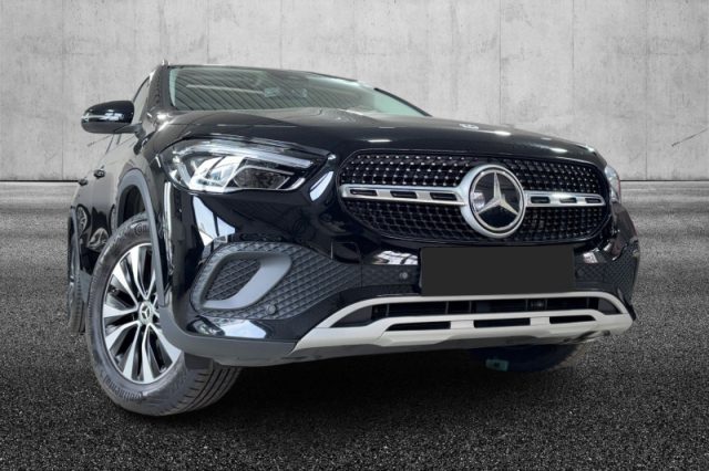 Mercedes-Benz GLA 200 d Automatic Business - foto 2 di 4