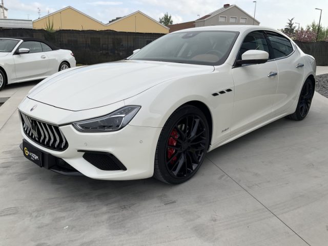 Maserati Ghibli V6 430 CV Q4 Gransport - foto 3 di 4