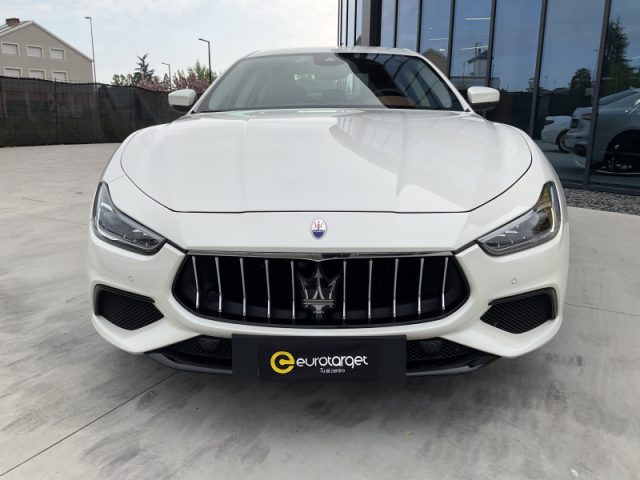 Maserati Ghibli V6 430 CV Q4 Gransport - foto 2 di 4