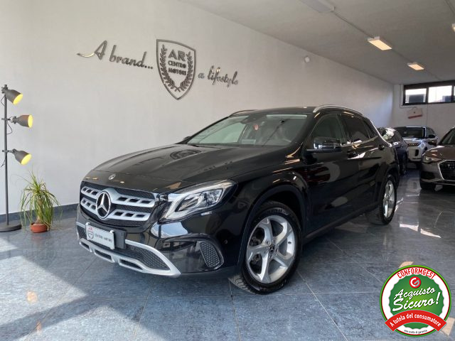 Mercedes-Benz GLA 200 d Automatic 4Matic Sport Plus Da Vetrina usato a GIUGLIANO IN CAMPANIA