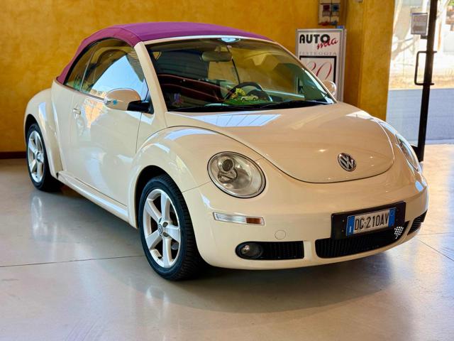 Volkswagen New Beetle 1.6 Cabrio - foto 2 di 4