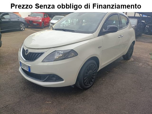 Lancia Ypsilon 1.0 FireFly 5 porte S&S Hybrid Ecochic Silver usato a AFRAGOLA