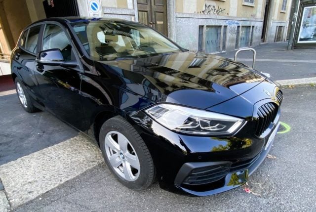 BMW 116 i 5p. Advantage AUTOM. NAVY OK NEOPATENTATI, del 2022, 40.800 km, in vendita a Milano (MI)