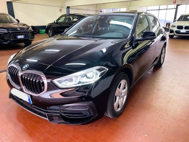 BMW 116 i 5p. Advantage AUTOM. NAVY OK NEOPATENTATI, del 2022, 40.800 km, in vendita a Milano (MI)