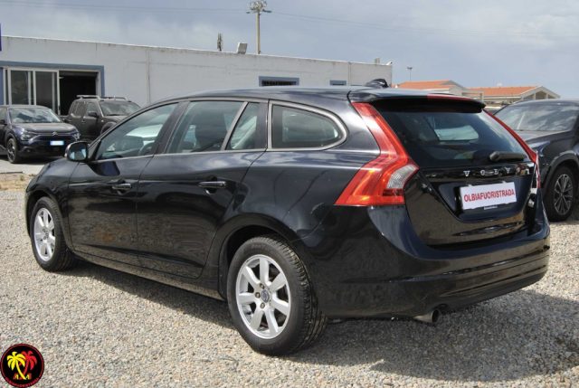 Volvo V60 D2 1.6 Kinetic usato a OLBIA