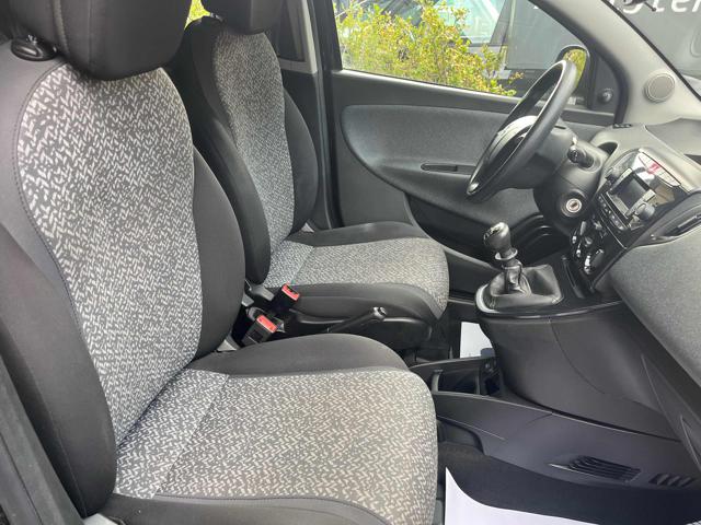 Lancia Ypsilon 1.0 FireFly 5 porte S&S Hybrid 70cv - foto 4 di 4