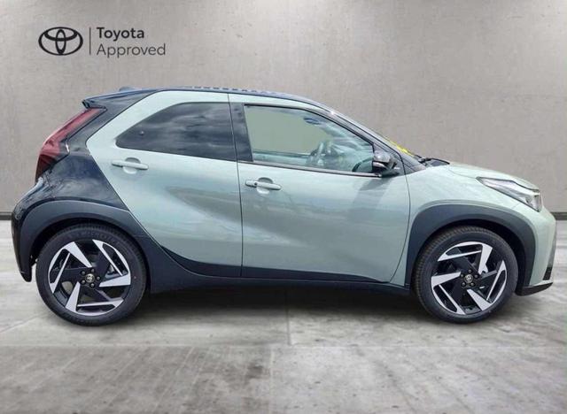 Toyota Aygo X PREMIUM 1.5 Hybrid 115 CV 5 porte - foto 2 di 4