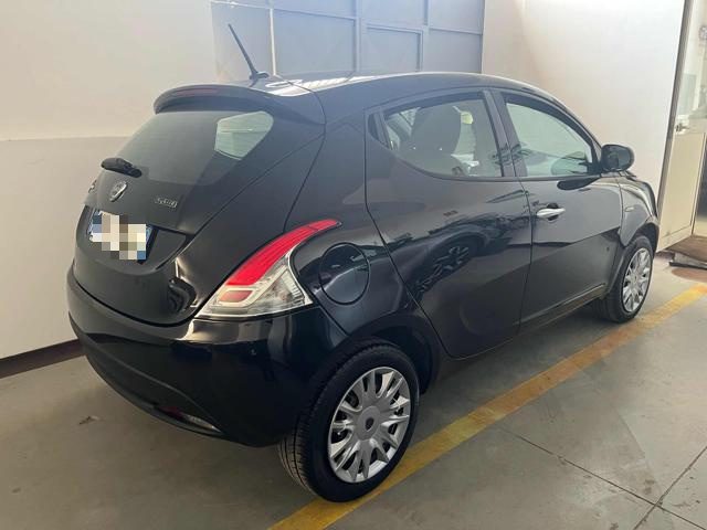 Lancia Ypsilon 1.0 FireFly HYBRID 70cv S&S Ecochic - foto 2 di 4