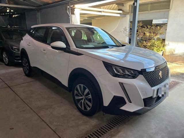 Peugeot 2008 1.2 PureTech 100CV S&S Active, del 2020, 81.000 km, in vendita a Napoli (NA)