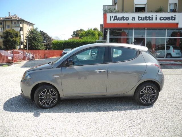 Lancia Ypsilon 1.0 FireFly 5p. S&S Hybrid Gold - OK NEOPATENTATI - foto 2 di 4