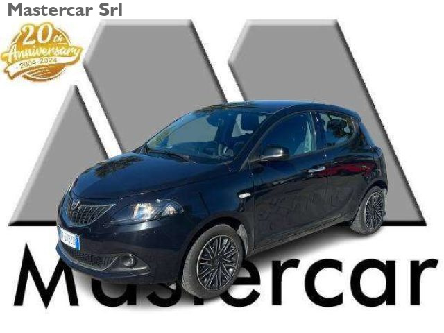 Lancia Ypsilon 5p. Neopatentati 1.0 hybrid Gold tg: GK578ZB usato a BASILIANO