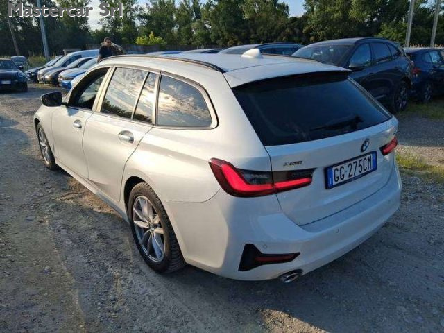 BMW 320 Serie 3 Touring 320d Touring mhev 48V xdrive Busin - foto 4 di 4