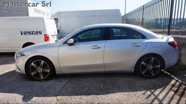 Mercedes-Benz A 180 d 116cv Automatic Sport Berlina - FZ218WS - foto 4 di 4