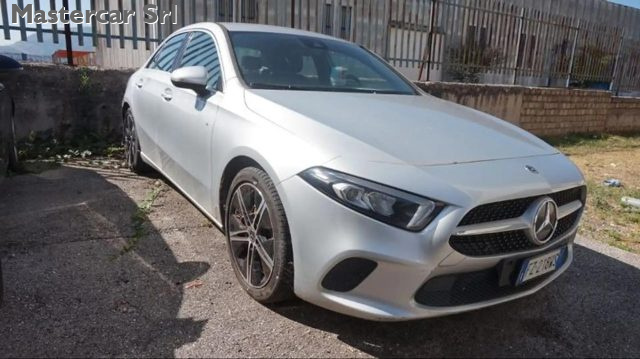 Mercedes-Benz A 180 d 116cv Automatic Sport Berlina - FZ218WS - foto 2 di 4