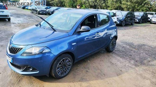 Lancia Ypsilon NEOPATENTATI 1.0 firefly hybrid Gold TG : GL734FA - foto 2 di 4