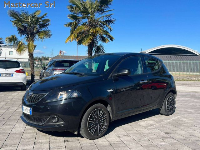 Lancia Ypsilon 5p. Neopatentati 1.0 hybrid Gold tg: GK578ZB - foto 2 di 4