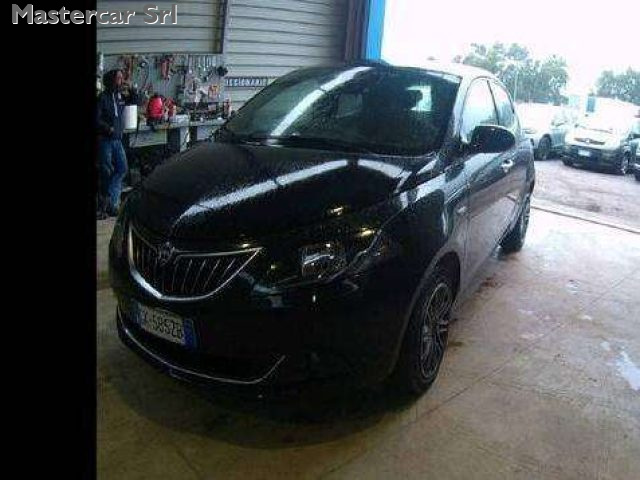 Lancia Ypsilon 5posti Neopatentati 1.0 hybrid Gold tg: GK585ZB - foto 2 di 4