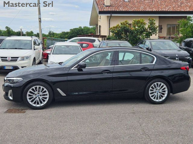 BMW 520 Serie 5 G30 2020 Berlina 520d mhev 48V Luxury auto - foto 3 di 4