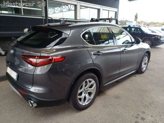 Alfa Romeo Stelvio Stelvio 2.2 td Business Q4 4x4 190cv autom. - ta - foto 3 di 4