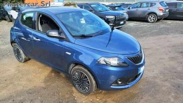 Lancia Ypsilon NEOPATENTATI 1.0 firefly hybrid Gold TG : GL734FA - foto 2 di 4