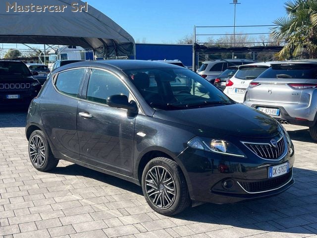 Lancia Ypsilon 5p. Neopatentati 1.0 hybrid Gold tg: GK578ZB - foto 3 di 4