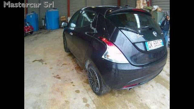 Lancia Ypsilon 5 posti Neopatentati 1.0 hybrid Gold tg: GK585ZB - foto 4 di 4