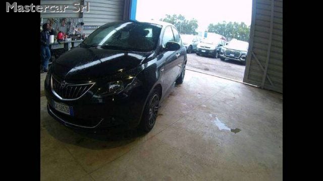 Lancia Ypsilon 5 posti Neopatentati 1.0 hybrid Gold tg: GK585ZB - foto 2 di 4
