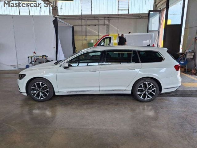 Volkswagen Passat Variant Passat Variant 2.0 tdi Executive 200cv dsg - GH430 - foto 3 di 4