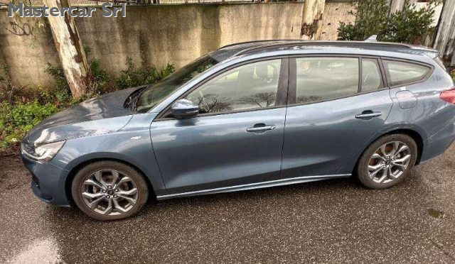 Ford Focus SW 1.0 ecoboost h ST-Line Design 125cv - GP313ST - foto 3 di 11