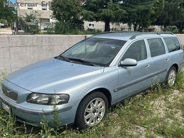 Volvo V70 V70 II 2000 2.4 d5 Optima tg. CE107WR, del 2003, 441.000 km, in vendita a Basiliano (UD)