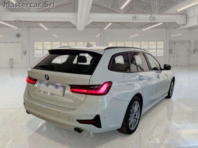BMW 318 Serie 3 Touring 318d Touring mhev 48V Business Adv - foto 3 di 4
