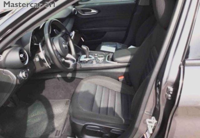 Alfa Romeo Giulia Giulia 2.2 t 160cv auto AT8 - GF127XA - foto 2 di 2