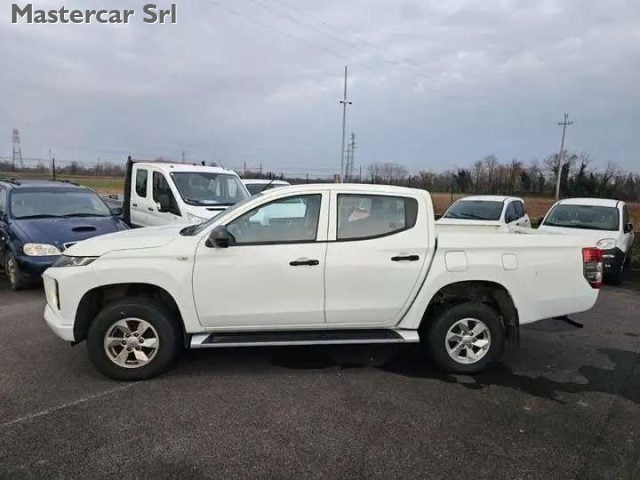 Mitsubishi L200 L200 doppia cab 2.3d Invite Connect 4wd 150cv - GF - foto 3 di 4