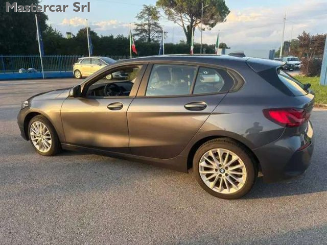 BMW 120 Serie 1 F40 120d xdrive Bus Adva auto GB628PB - foto 4 di 4