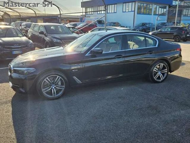 BMW 530 Serie 5 G30 Berlina LCI 530e Business auto - GM283 - foto 3 di 4