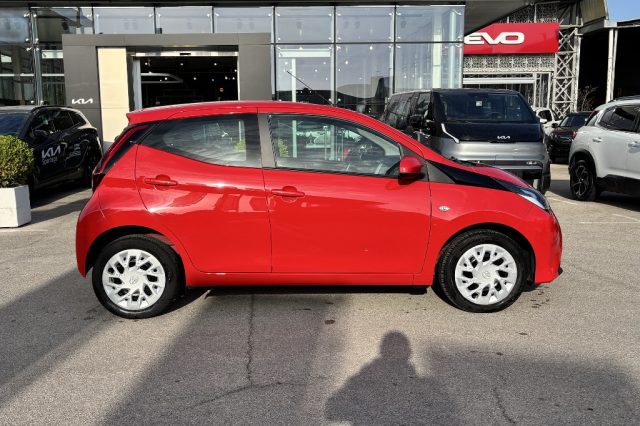 Toyota Aygo Connect 1.0 VVT-i 72 CV 5 porte x-play - foto 4 di 4