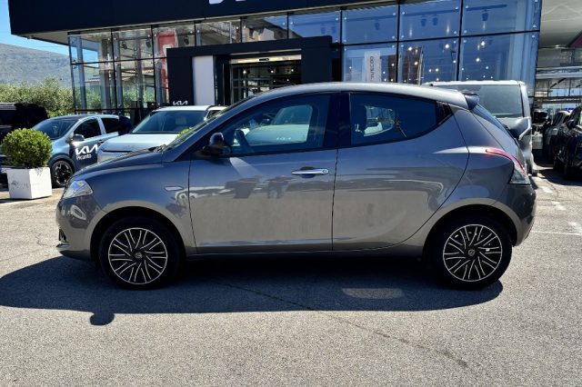 Lancia Ypsilon 1.0 FireFly 5 porte S&S Hybrid Silver - foto 4 di 4