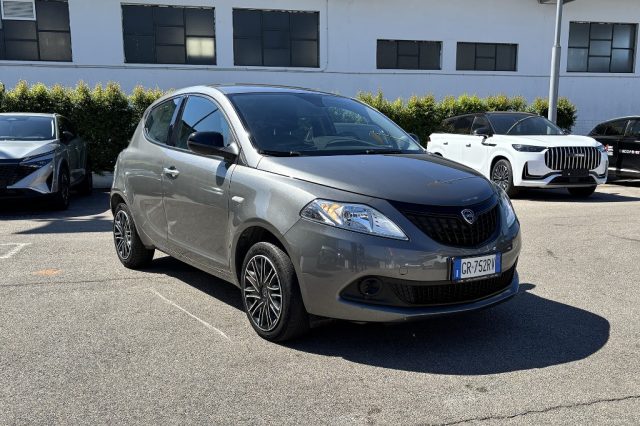 Lancia Ypsilon 1.0 FireFly 5 porte S&S Hybrid Silver usato a FONDI