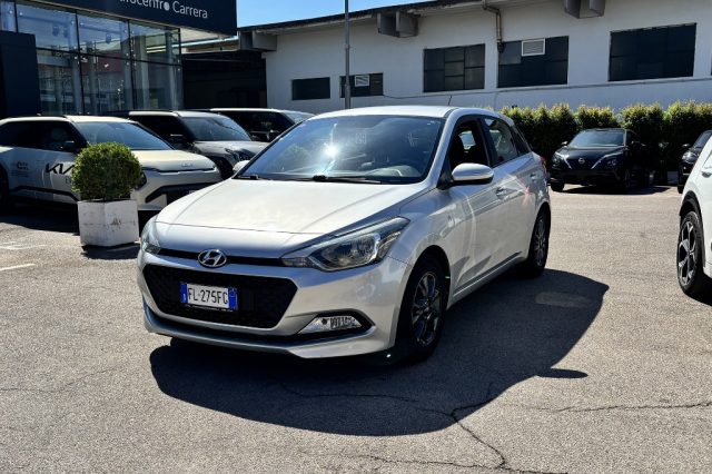 Hyundai i20 1.2 84 CV 5 porte Blackline - foto 3 di 4