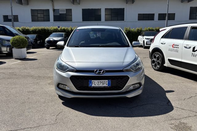 Hyundai i20 1.2 84 CV 5 porte Blackline - foto 2 di 4