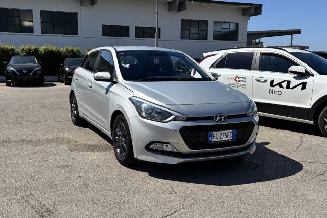 Hyundai i20 1.2 84 CV 5 porte Blackline usato a FONDI