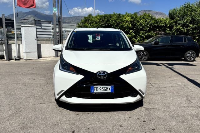 Toyota Aygo 1.0 VVT-i 69 CV 5 porte x-cite MMT - foto 2 di 4