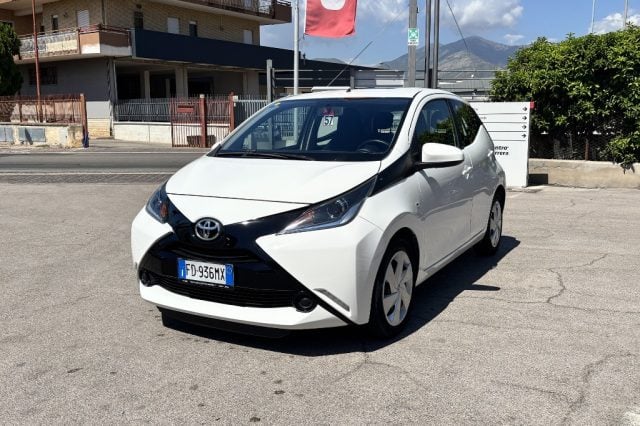 Toyota Aygo 1.0 VVT-i 69 CV 5 porte x-cite MMT - foto 3 di 4