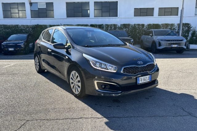Kia cee'd 1.6 CRDi 110 CV 5 porte Active, del 2017, 117.000 km, in vendita a Fondi (LT)