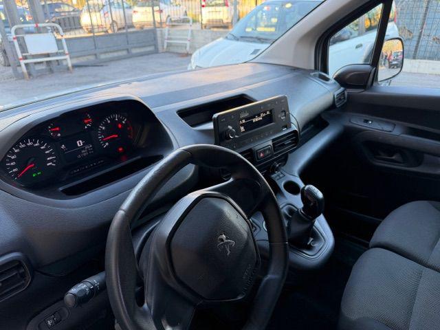 Peugeot Partner BlueHDi 1000Kg Furgone Premium, del 2021, 130.000 km, in vendita a Benevento (BN)