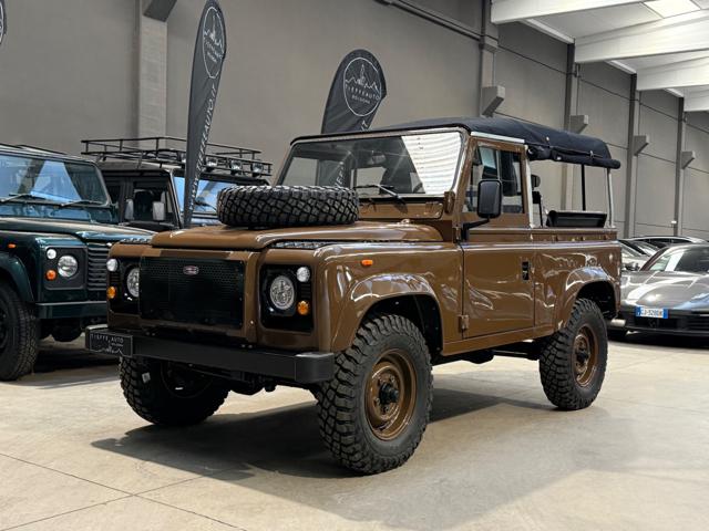 Land Rover Defender 90 diesel Soft-top usato a BOLOGNA